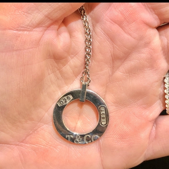 Beautiful Tiffany & Co Pendant Sterling Silver and in Pristine Condition. - Picture 5 of 5